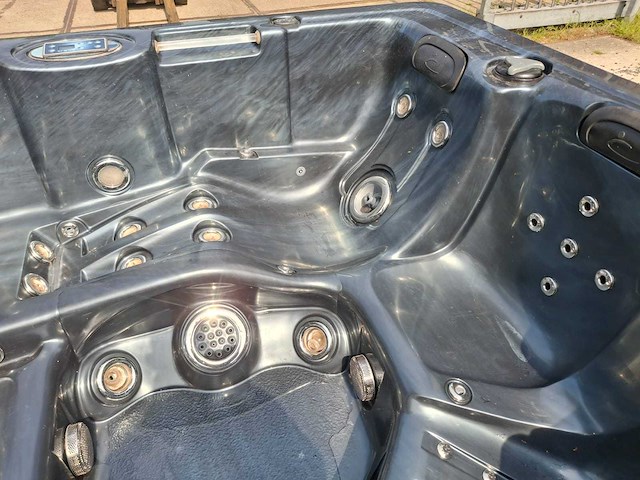 Dynasty 6 persoons jacuzzi en buitenspa - afbeelding 7 van  33