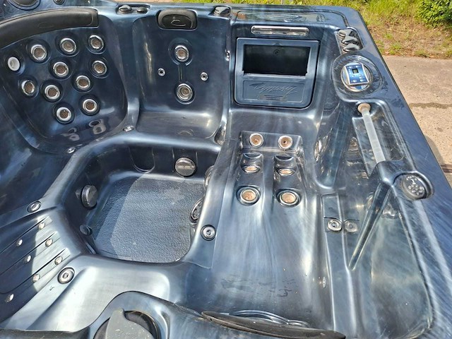 Dynasty 6 persoons jacuzzi en buitenspa - afbeelding 11 van  33