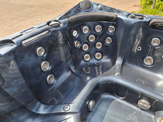 Dynasty 6 persoons jacuzzi en buitenspa - afbeelding 14 van  33