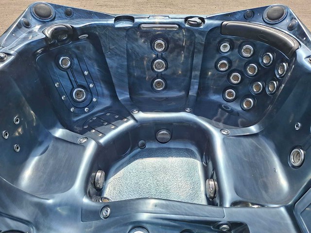Dynasty 6 persoons jacuzzi en buitenspa - afbeelding 15 van  33