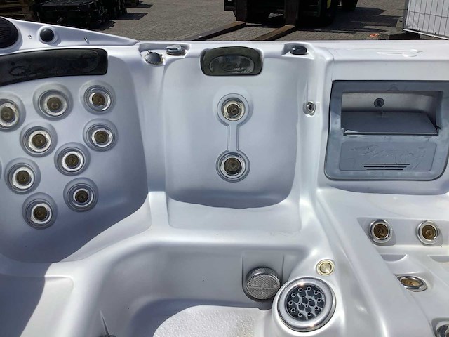 Dynasty spa - jaccuzi - afbeelding 3 van  21