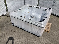 Dynasty spa - jaccuzi - afbeelding 1 van  21