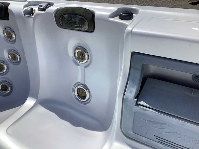 Dynasty spa - jaccuzi - afbeelding 13 van  21