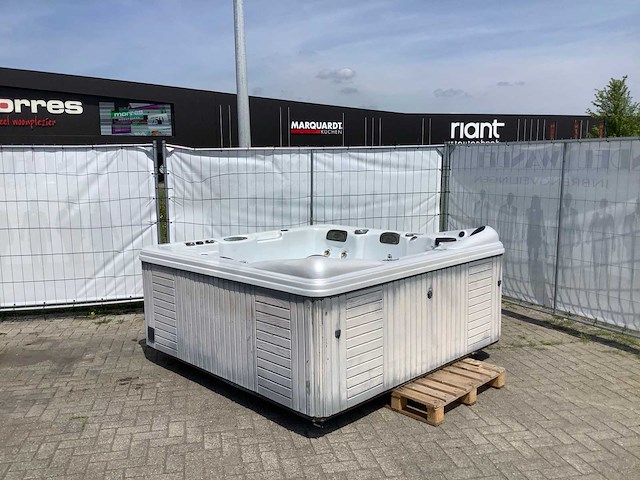 Dynasty spa - jaccuzi - afbeelding 12 van  21