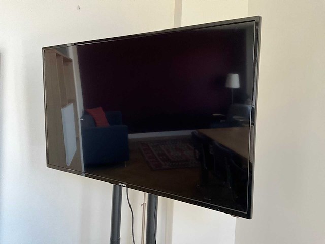 Dyon smart 43 xt televisie op statief - afbeelding 1 van  5