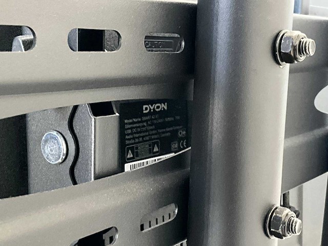 Dyon smart 43 xt televisie op statief - afbeelding 4 van  5