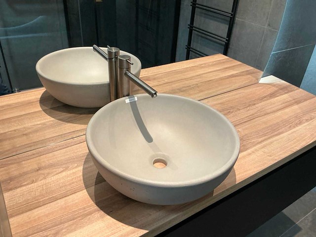 Dysign wastafelopstelling met spiegel - afbeelding 3 van  8