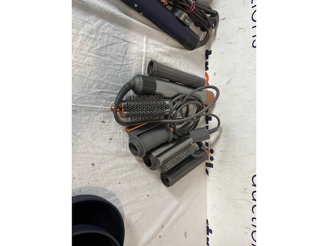 Dyson airwrap (2x) | dyson v8 advanced stofzuiger - afbeelding 6 van  6