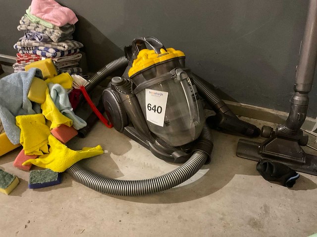 Dyson dc29 stofzuiger en schoonmaakgerei - afbeelding 2 van  5