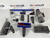 Dyson v11 absolute steelstofzuiger | samsung ls27d800uauxen monitor - afbeelding 1 van  4