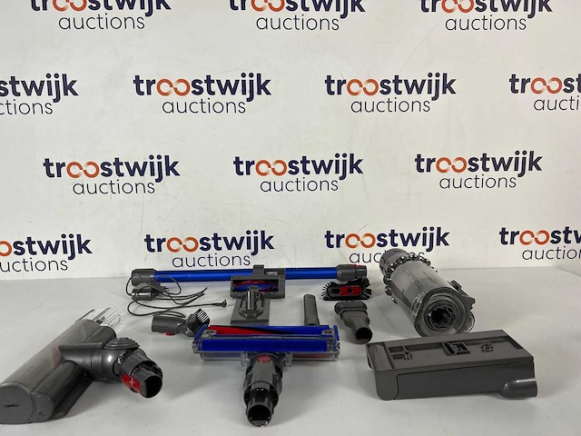 Dyson v11 absolute steelstofzuiger | samsung ls27d800uauxen monitor - afbeelding 2 van  4