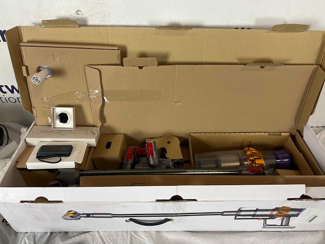 Dyson v15 detect absolute extra stofzuiger | google pixel watch3 | anker power bank | steelseries oordopjes - afbeelding 1 van  1