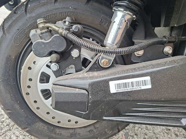 E-scooter, la souris, e-sourini, 2021 - afbeelding 16 van  27