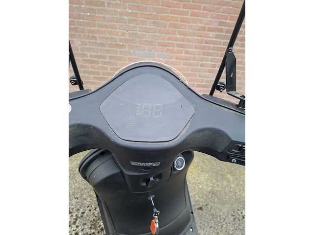 E-scooter, la souris, e-sourini, 2021 - afbeelding 19 van  27