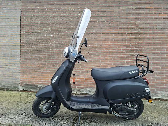 E-scooter, la souris, e-sourini, 2021 - afbeelding 22 van  27