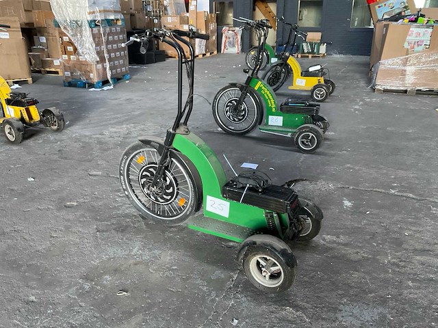 E-scooter swingtrike - afbeelding 1 van  14