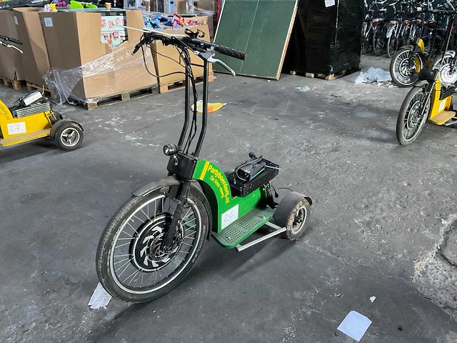 E-scooter swingtrike - afbeelding 1 van  9