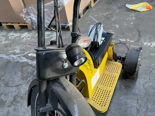 E-scooter swingtrike - afbeelding 9 van  10