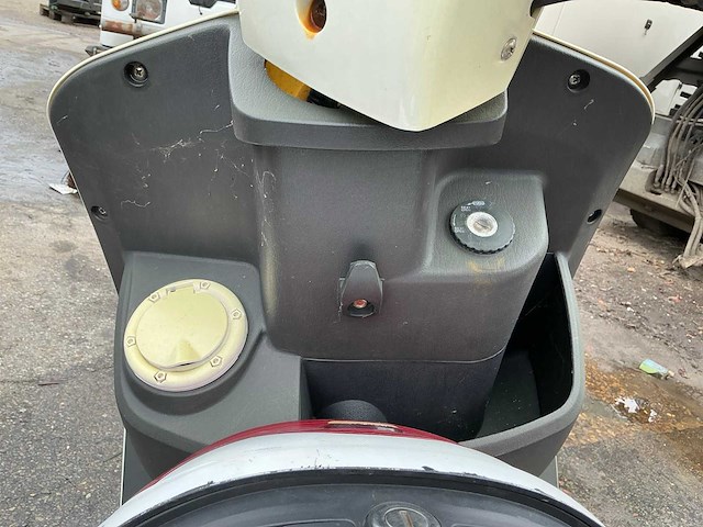 E-scooter - afbeelding 2 van  2