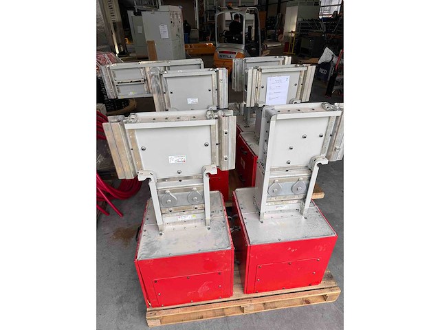 Eae busbar low voltage energy distribution system - various energy - 2005 - afbeelding 2 van  10