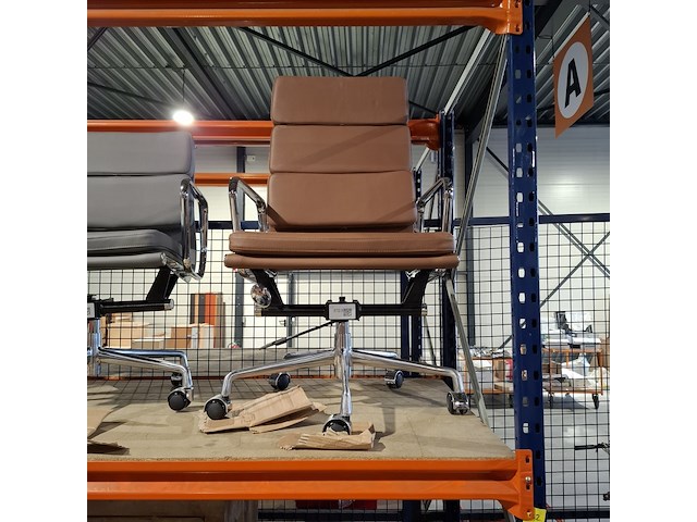 Eames ea219 softpad bureaustoel in cognac leer, cognac / chroom - afbeelding 9 van  9