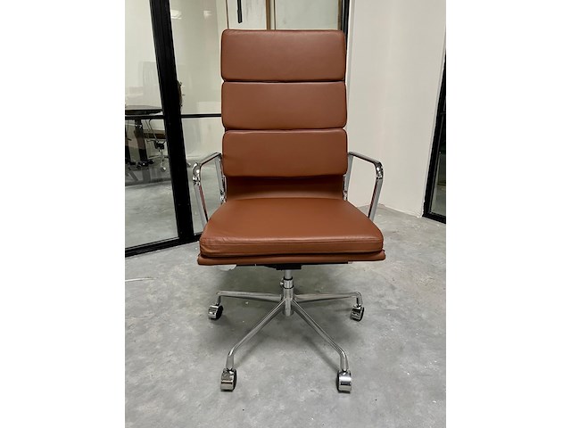 Eames ea219 softpad bureaustoel in cognac leer replica, cognac / chroom - afbeelding 2 van  9