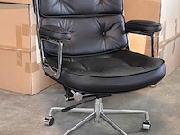 Eames es104 bureaustoel in zwart leer, zwart / chroom - afbeelding 1 van  9