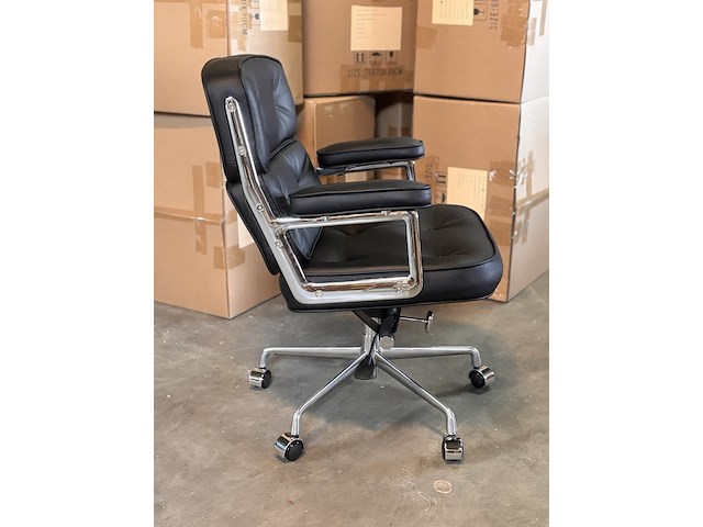 Eames es104 bureaustoel in zwart leer, zwart / chroom - afbeelding 2 van  9