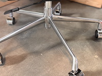 Eames es104 bureaustoel in zwart leer, zwart / chroom - afbeelding 7 van  9