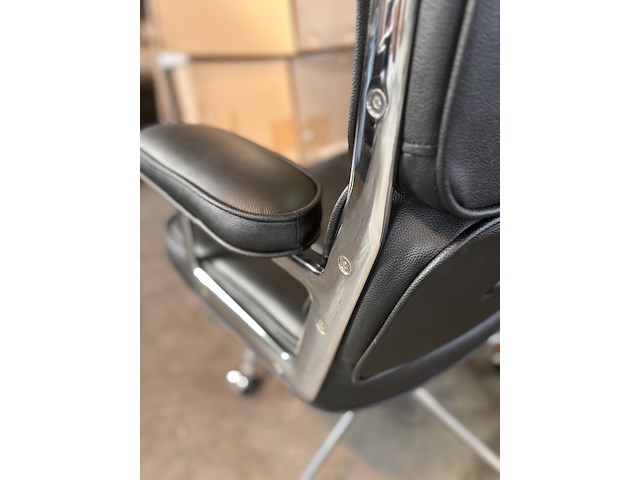Eames es104 bureaustoel in zwart leer, zwart / chroom - afbeelding 8 van  9