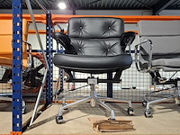 Eames es104 bureaustoel in zwart leer, zwart / chroom - afbeelding 9 van  9