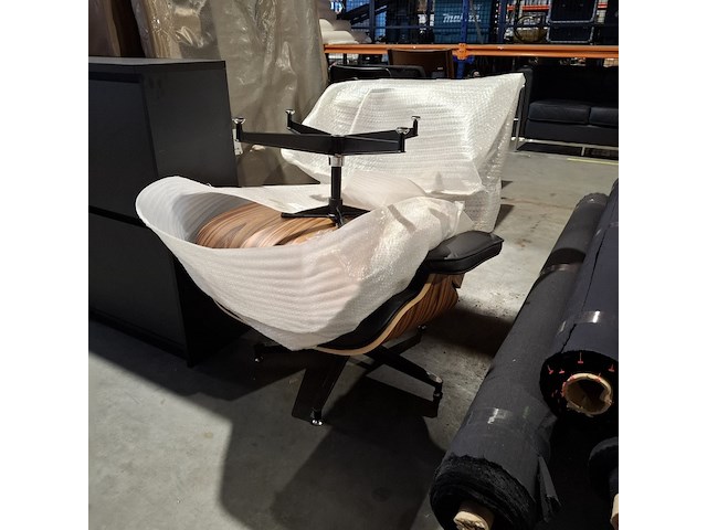 Eames lounge chair met ottoman in palissander en echt zwart leer replica, palissander / zwart - afbeelding 3 van  11