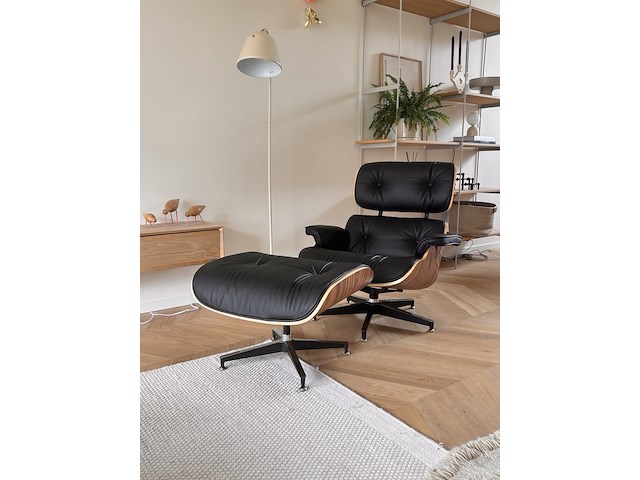 Eames lounge chair met ottoman in palissander en echt zwart leer replica, palissander / zwart - afbeelding 1 van  11