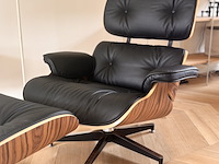 Eames lounge chair met ottoman in palissander en echt zwart leer replica, palissander / zwart - afbeelding 4 van  11