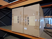 Eames lounge chair met ottoman in walnoot en echt leer, replica, walnoot / zwart leer - afbeelding 2 van  10