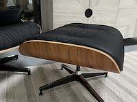 Eames lounge chair met ottoman in walnoot en echt leer, replica, walnoot / zwart leer - afbeelding 10 van  10