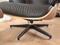 Eames lounge chair met ottoman in walnoot en echt zwart leer replica, walnoot / zwart - afbeelding 2 van  14