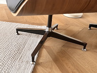 Eames lounge chair met ottoman in walnoot en echt zwart leer replica, walnoot / zwart - afbeelding 5 van  14
