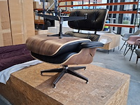 Eames lounge chair met ottoman in walnoot en echt zwart leer replica, walnoot / zwart - afbeelding 6 van  14