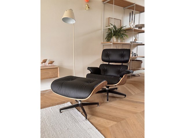 Eames lounge chair met ottoman in walnoot en echt zwart leer replica, walnoot / zwart - afbeelding 1 van  14