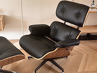 Eames lounge chair met ottoman in walnoot en echt zwart leer replica, walnoot / zwart - afbeelding 7 van  14