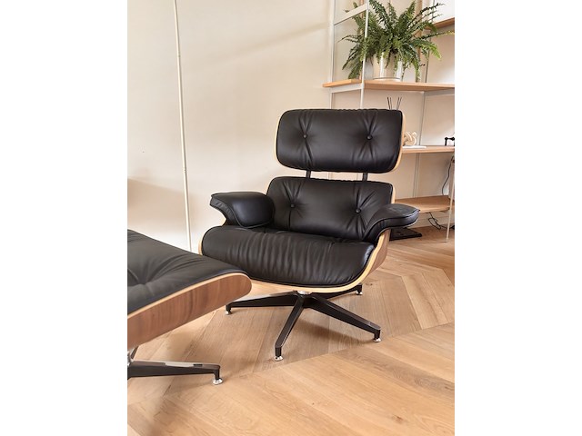 Eames lounge chair met ottoman in walnoot en echt zwart leer replica, walnoot / zwart - afbeelding 8 van  14