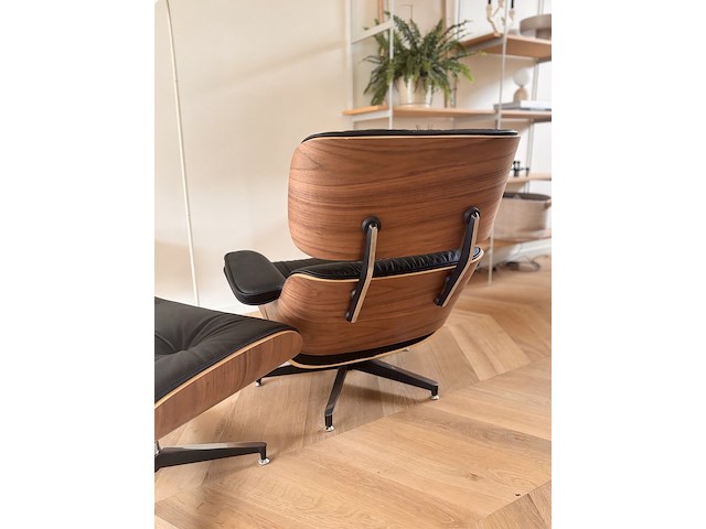 Eames lounge chair met ottoman in walnoot en echt zwart leer replica, walnoot / zwart - afbeelding 11 van  14