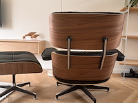 Eames lounge chair met ottoman in walnoot en echt zwart leer replica, walnoot / zwart - afbeelding 12 van  14