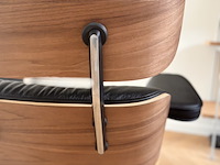 Eames lounge chair met ottoman in walnoot en echt zwart leer replica, walnoot / zwart - afbeelding 13 van  14