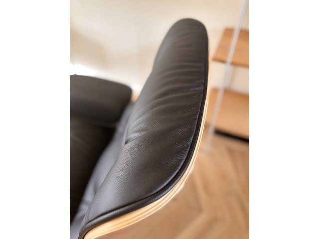 Eames lounge chair met ottoman in walnoot en echt zwart leer replica, walnoot / zwart - afbeelding 14 van  14