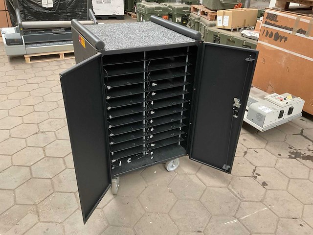 Earthwalk charging cabinet - afbeelding 1 van  5