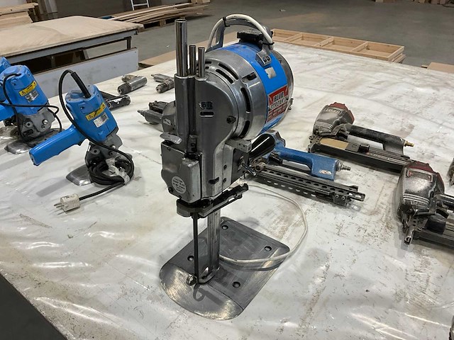 Eastman blue streak 2 schuimstofzaag - afbeelding 1 van  5