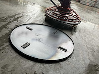 Easy-going - 2025 - mangaanstaal - afwerkbladen vlinder- trowelmachine schuur schijf - afbeelding 1 van  7