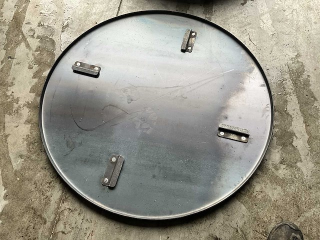 Easy-going - 2025 - mangaanstaal - afwerkbladen vlinder- trowelmachine schuur schijf - afbeelding 1 van  2